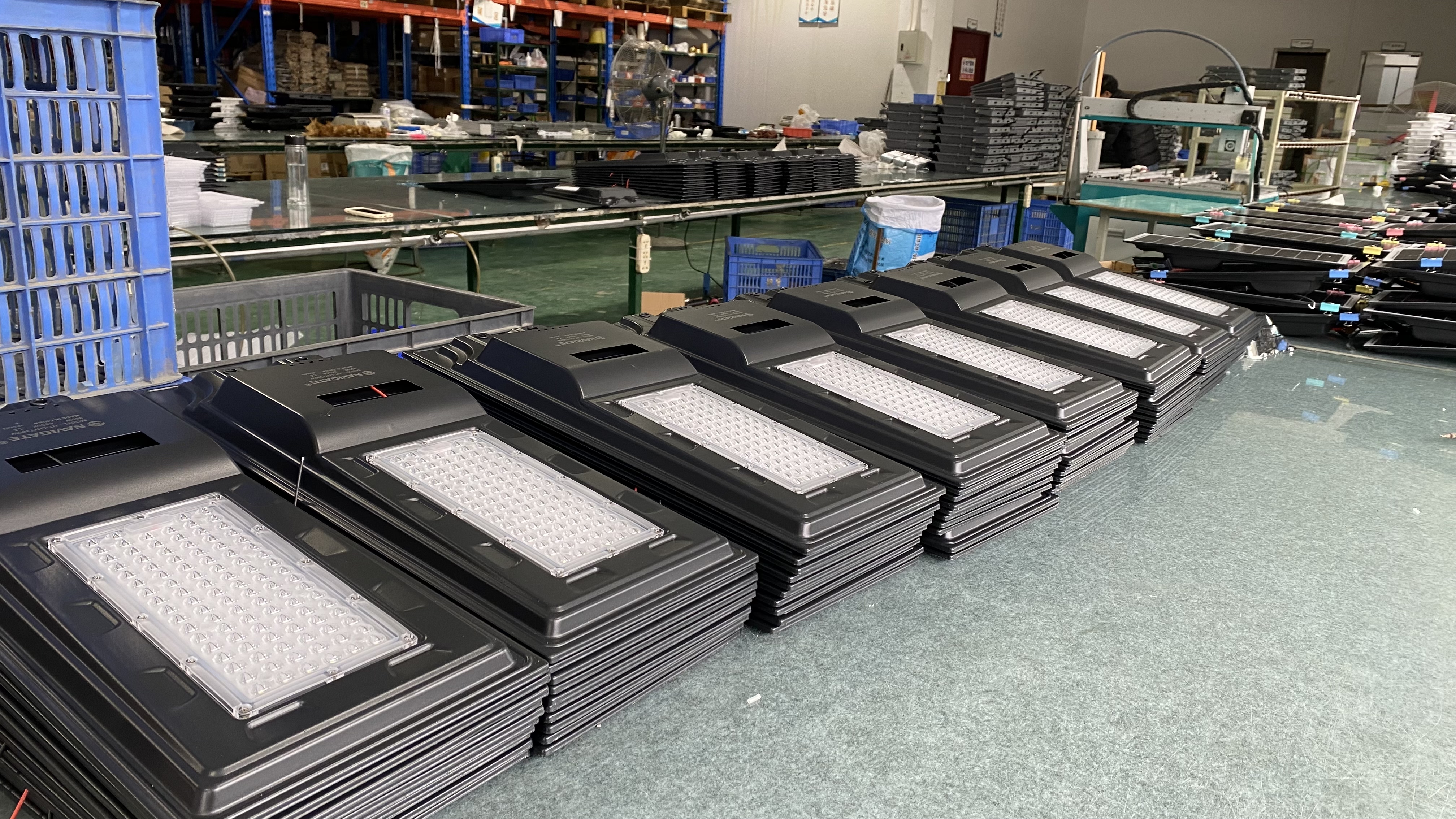 太陽(yáng)能一體化路燈-方盒(圖6) 太陽(yáng)能一體化路燈-方盒(圖6)